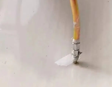 友好瓷砖空鼓维修公司专业解答在瓷砖铺贴过程中，如果使用的砂料过粗（如全部使用了粗砂），可能会导致以下问题